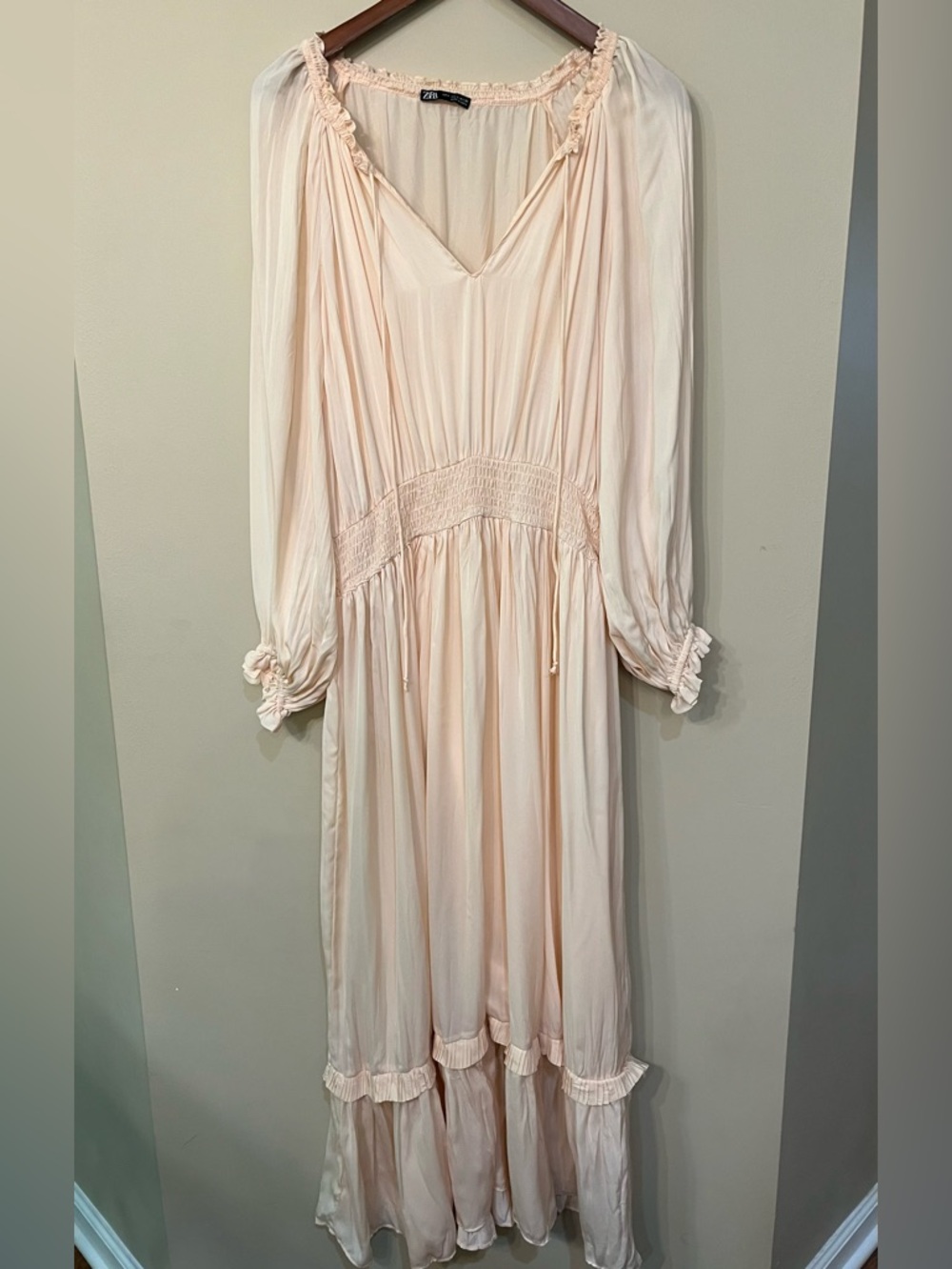 Zara Pleated Voluminous Dress, split v-neckline, long sleeves peachy pink L - Picture 2 of 6